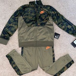 Nike 2-Piece Set Olive/Camouflage